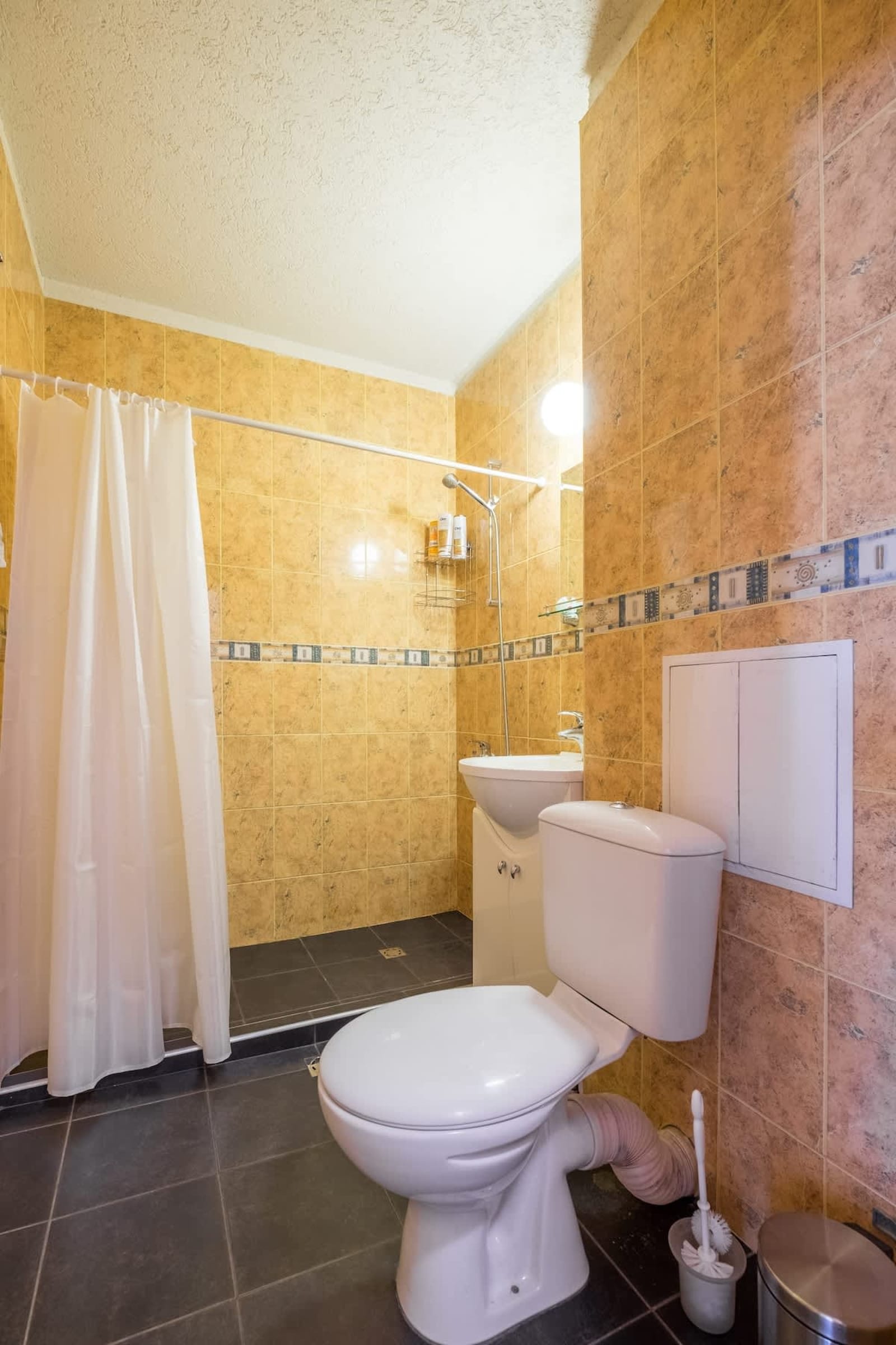 Beautiful Flat in Central Location - Photo 9