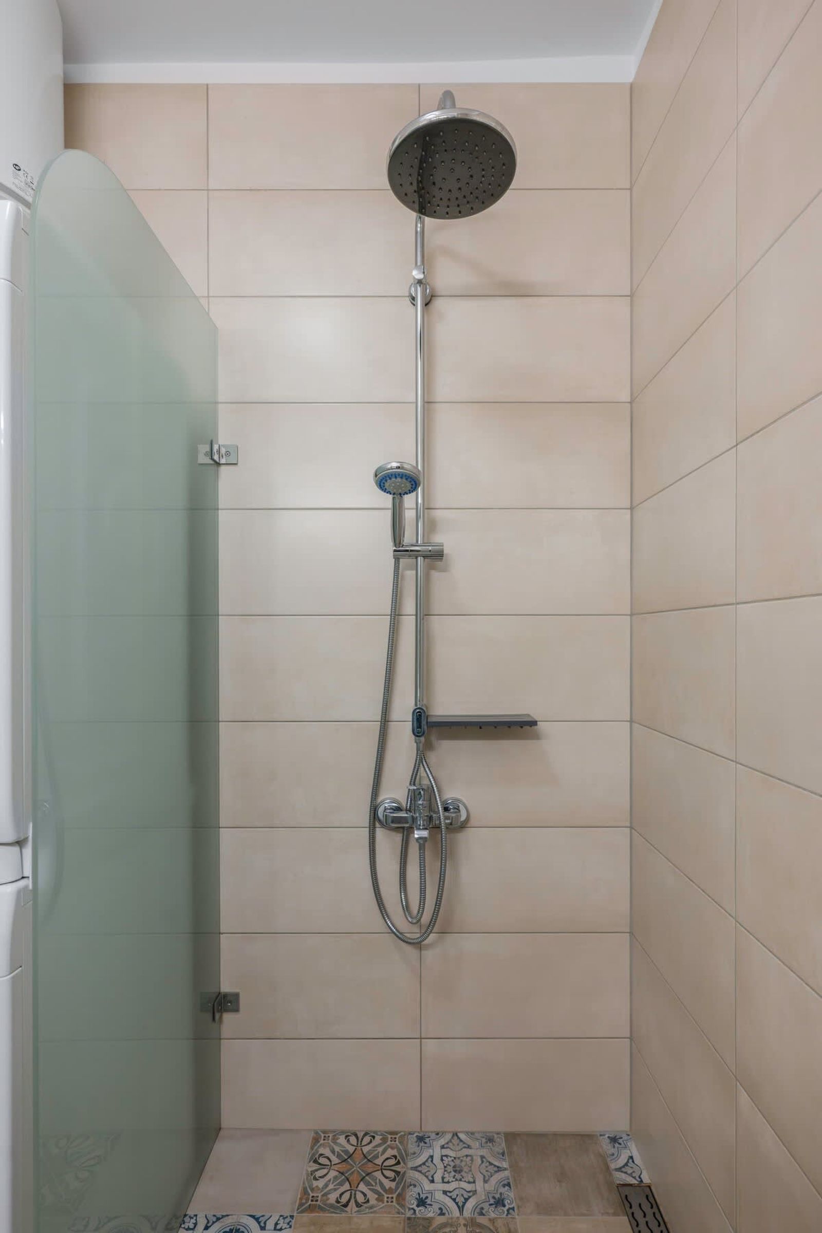 Charming &amp; Cozy 2BD Apartment with Natural Light - Photo 22