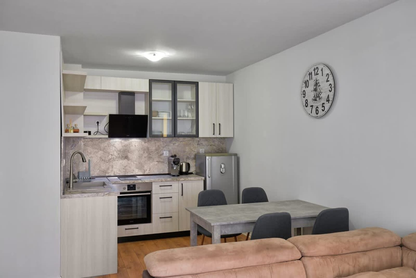 Private 1-BD Apartment with Balcony in Sveti Vlas - Photo 9