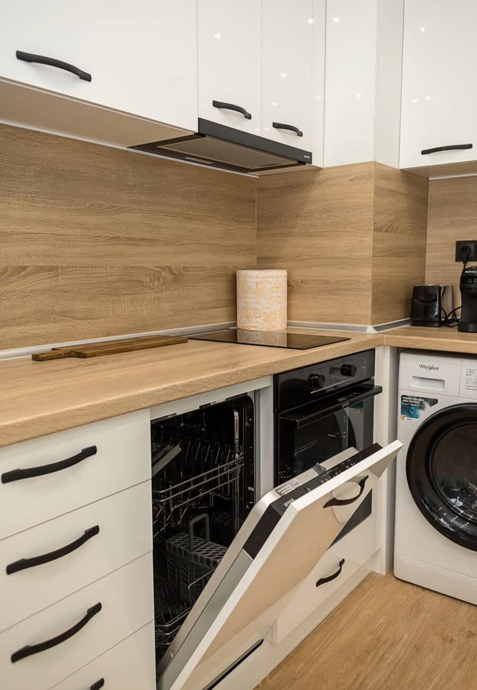 Chic 1BR Flat &amp; Garage | Garden Residence, Varna - Photo 13