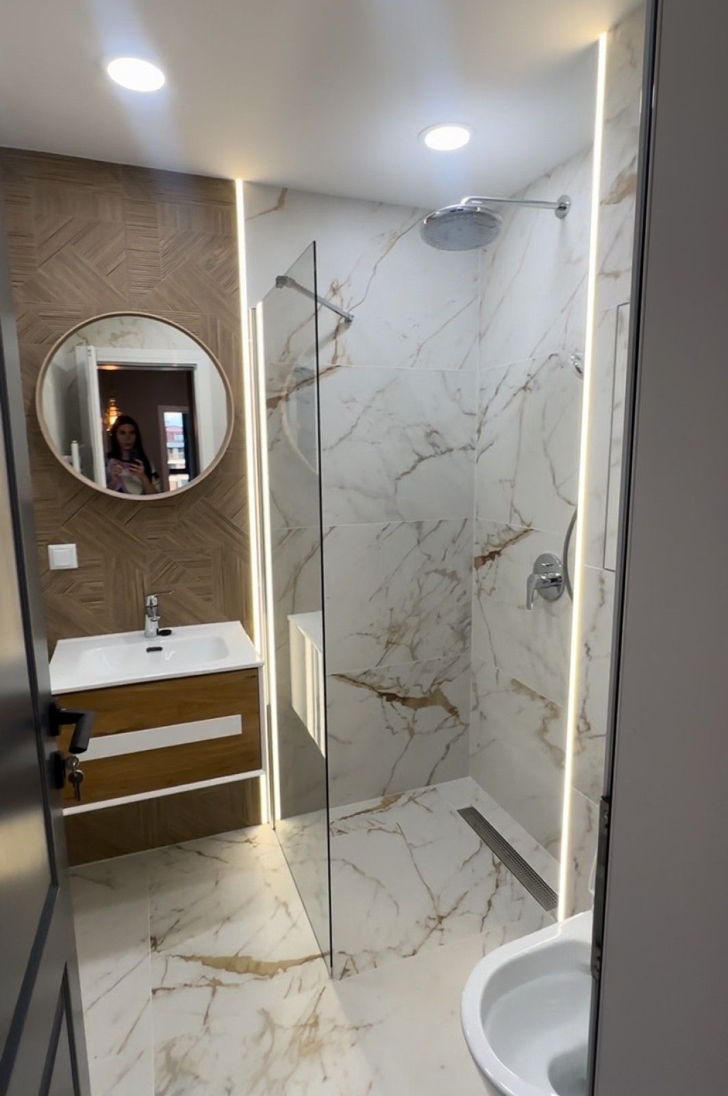 Filming Location Available – Two Modern Apartments with Stunning Mountain Views - Photo 3