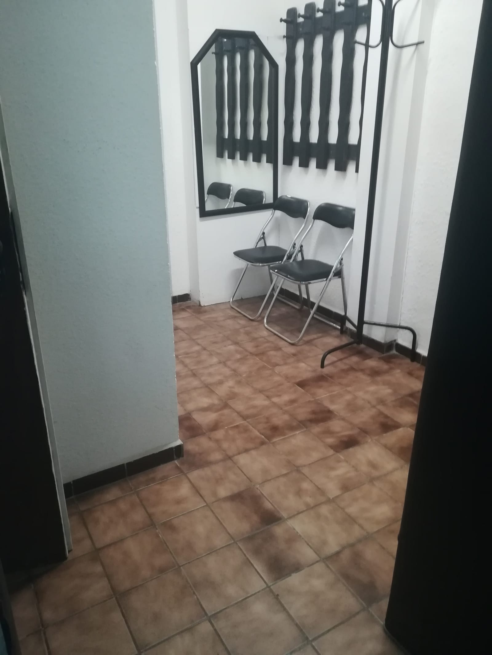 Office in an old building (1938) that is a cultural monument. Size 160 sq. m. No bathroom. No elevator, 4-th floor; 5 rooms; 2 small balconies. - Photo 17