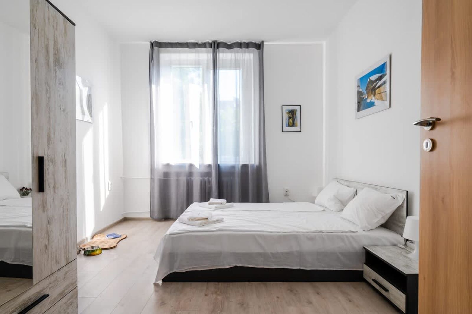 Central 1BD with Workspace &amp; Subway Access - Cover Photo