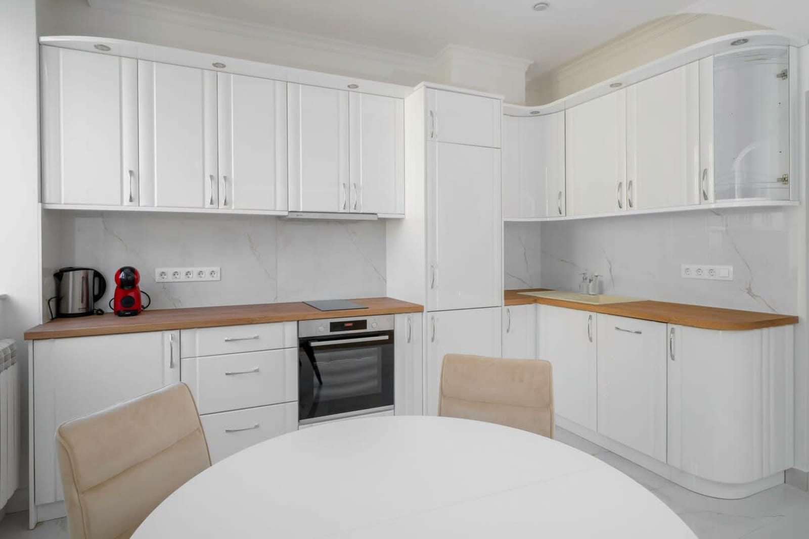 The Purely Placed 1BD Central Flat - Photo 3