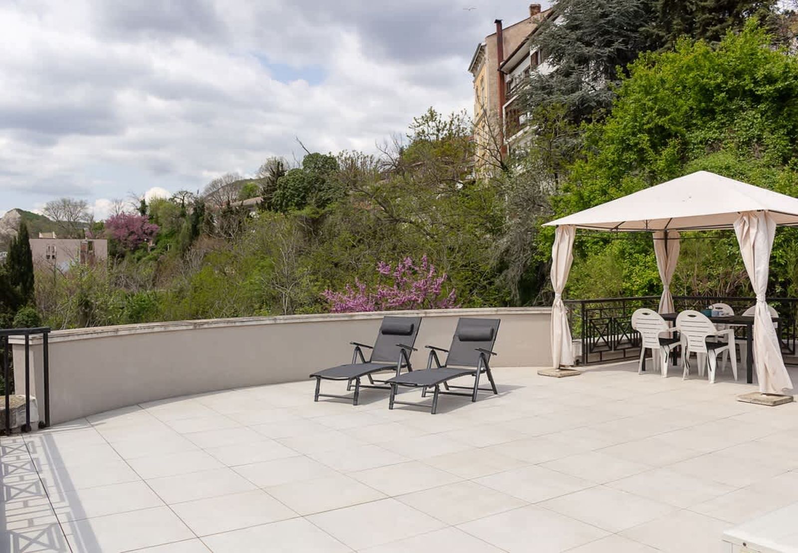 Cozy 1BD Apartment with a Spacious Terrace - Photo 26