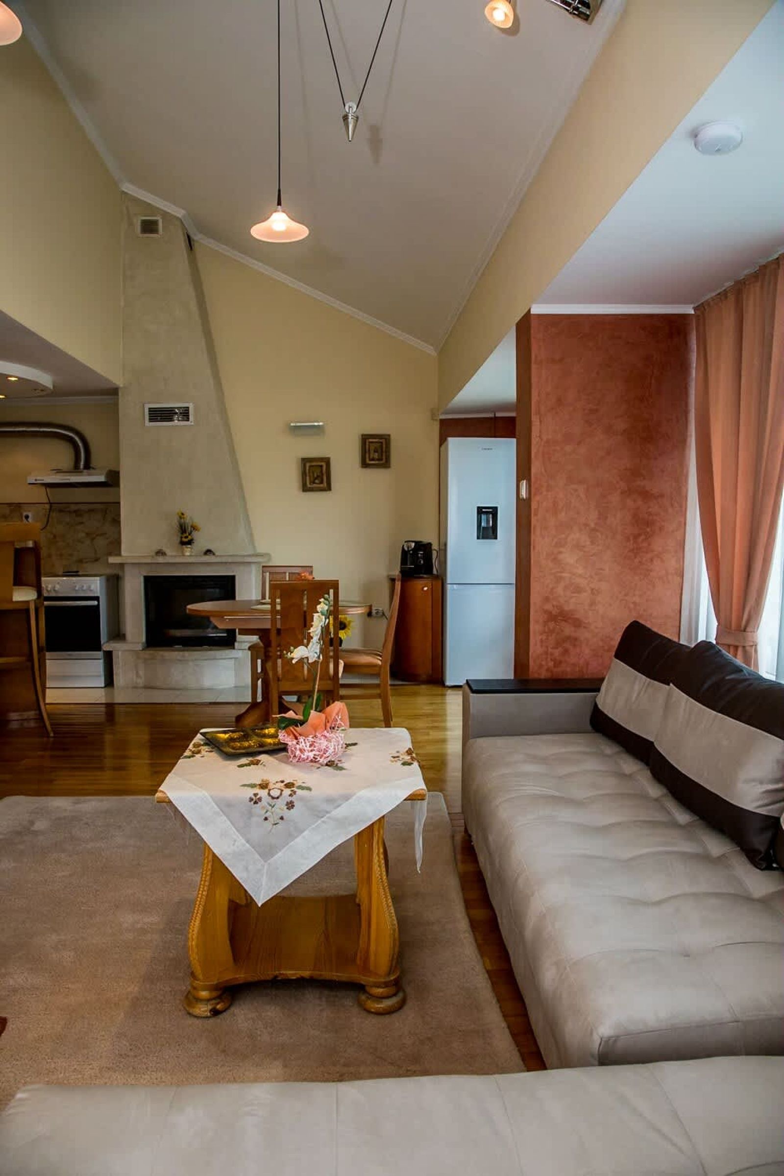 Spacious &amp; Sunny Maisonette w/ Terrace near Centre - Photo 15