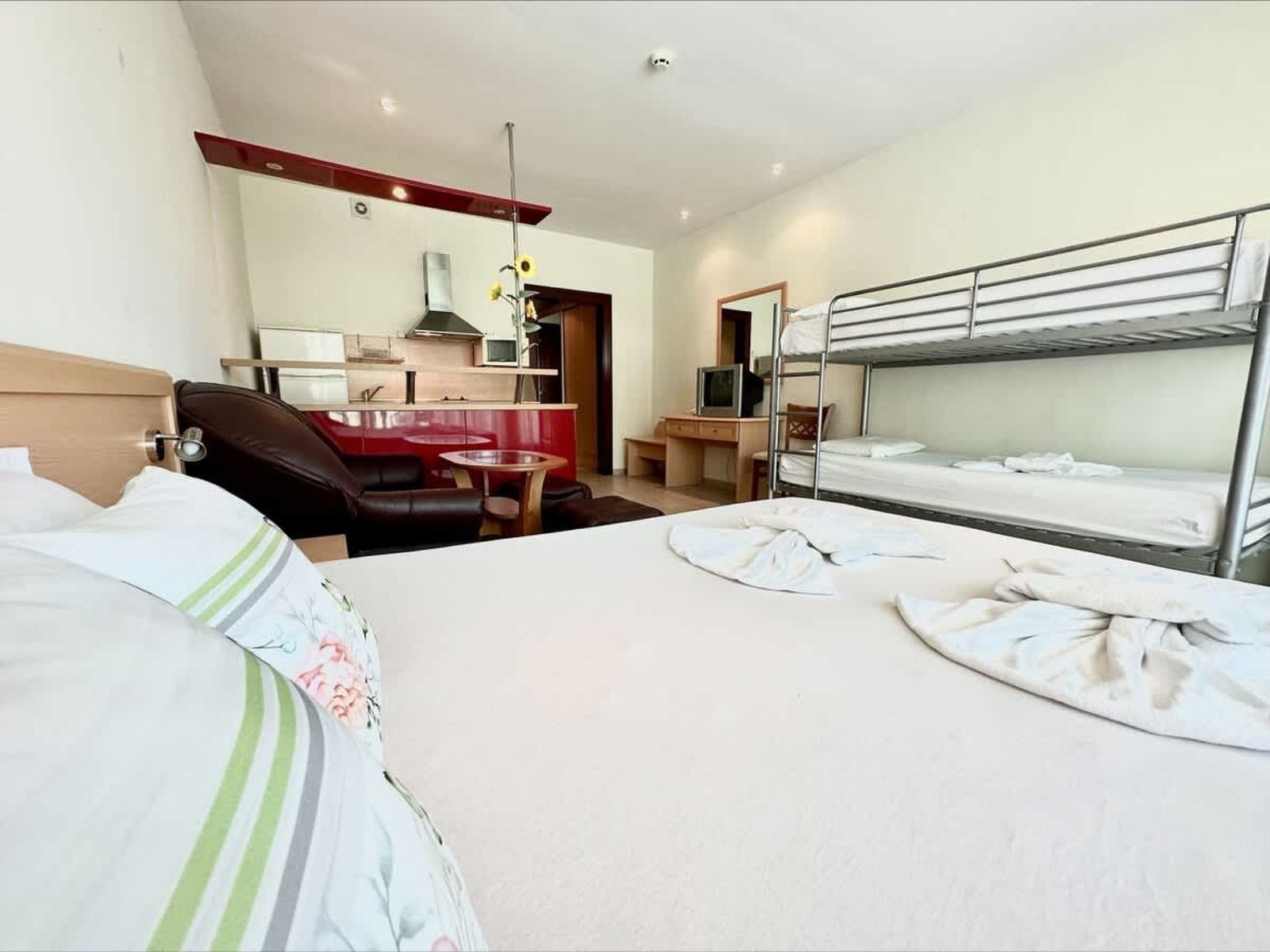 Miramar Palace Family Studio - Photo 29