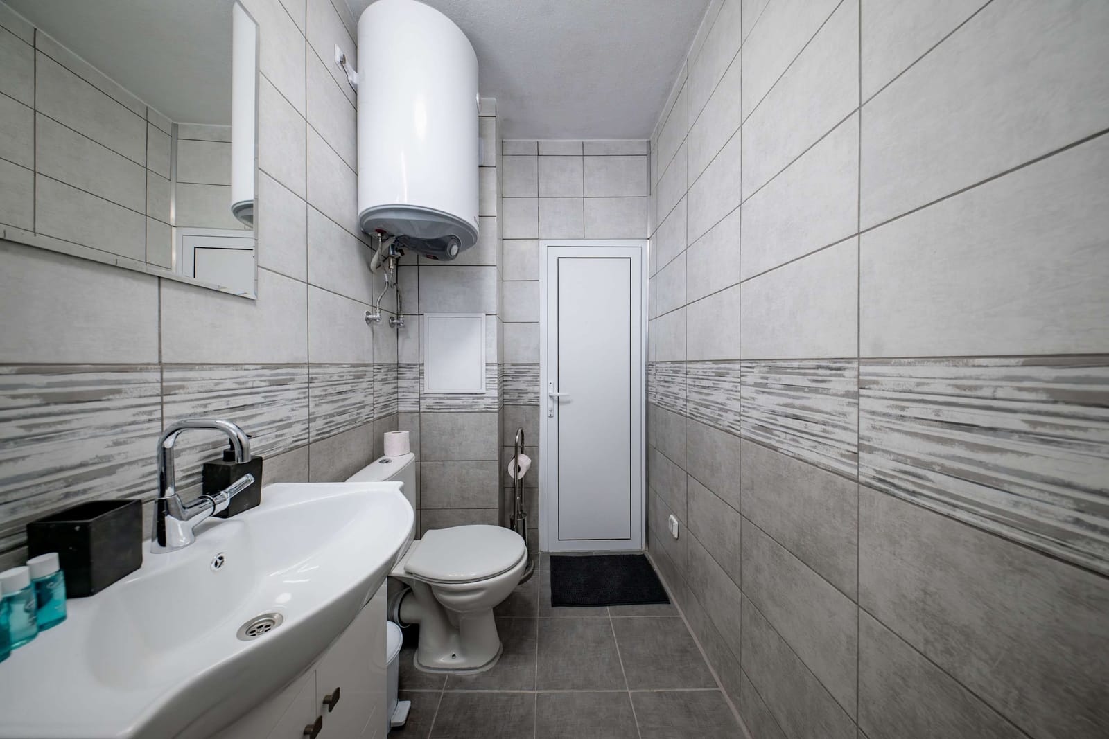 1BR Flat Steps from Metro and Tram Stops - Photo 21