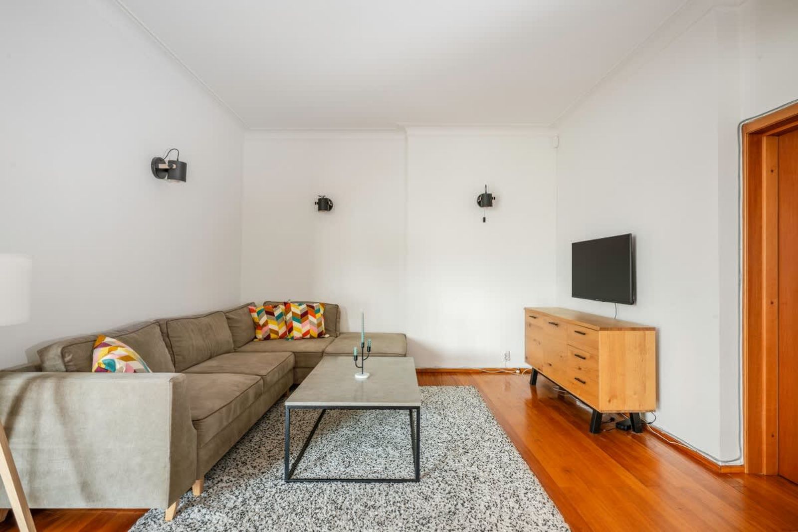 Charming 2BD Apartment in the Heart of the City - Photo 11