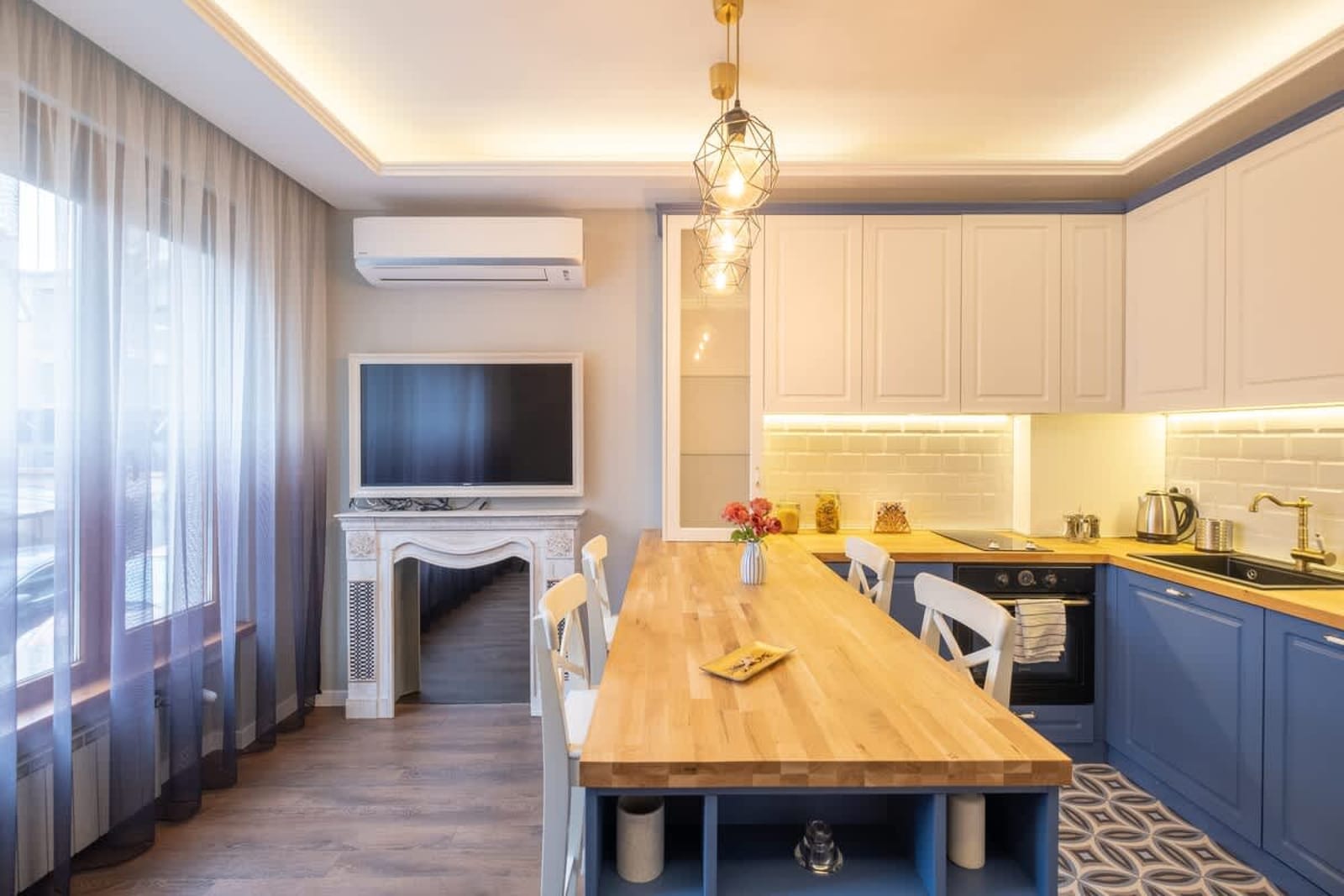 Designer &amp; Cozy 2BD Flat In the city center - Photo 13