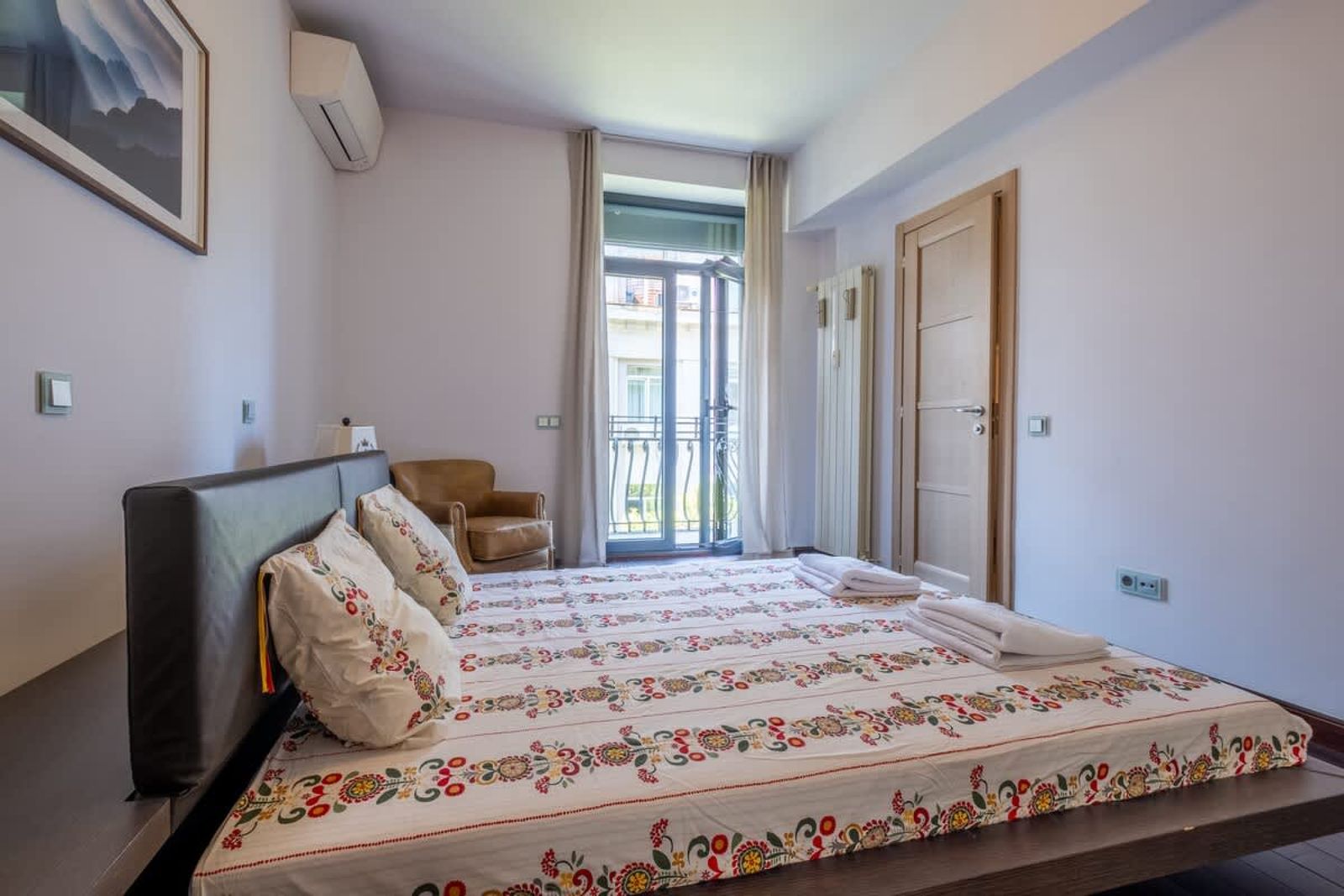 Spacious &amp; Modern 2BD/2BA Flat | Prime Location - Photo 23