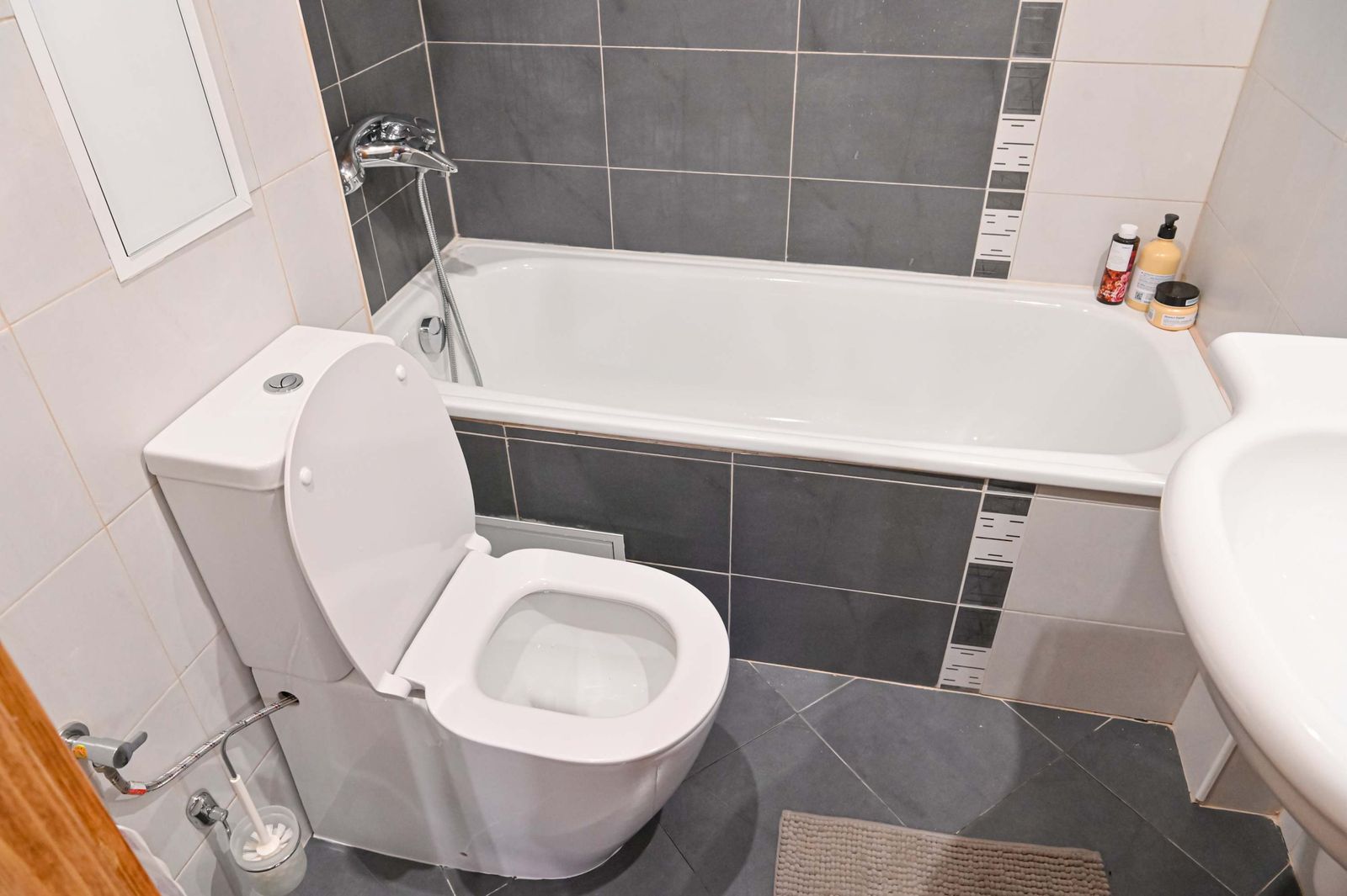 Cozy 1-Bedroom Apartment in St. Ivan Ski Resort - Photo 4