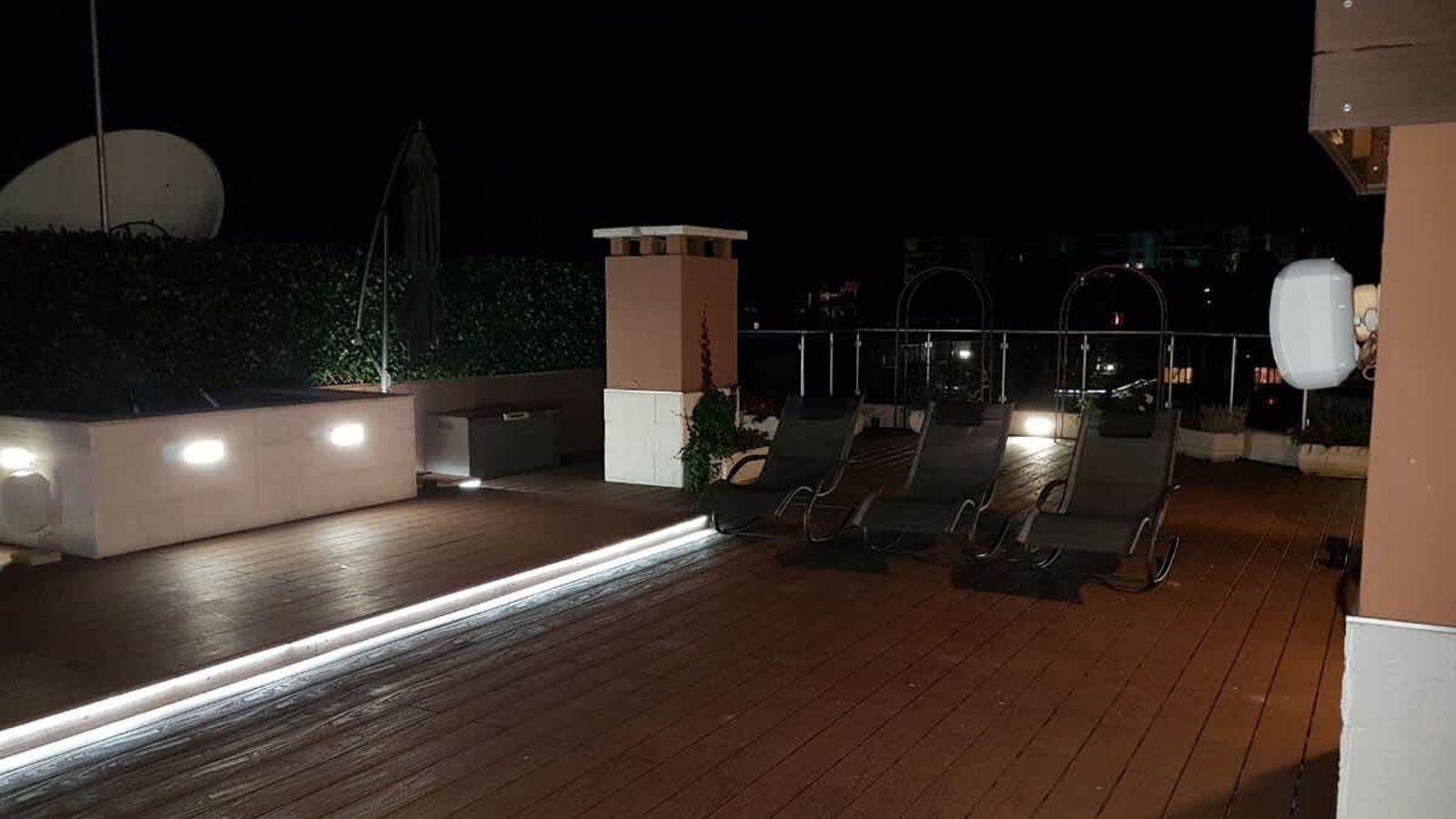 Under the Stars - Lux. Penthouse w/ POOL + Terrace - Photo 79