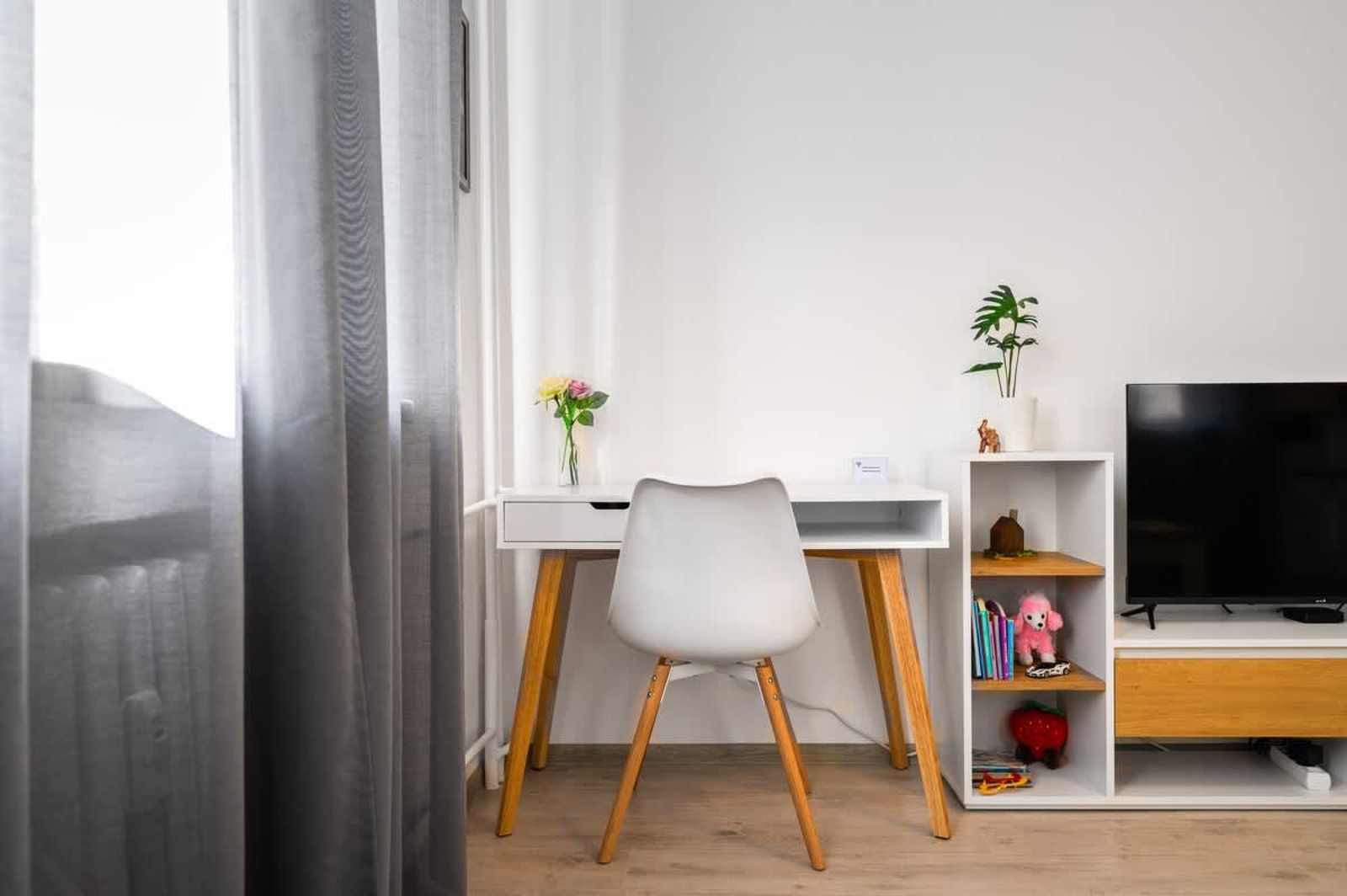 Central 1BD with Workspace &amp; Subway Access - Photo 3