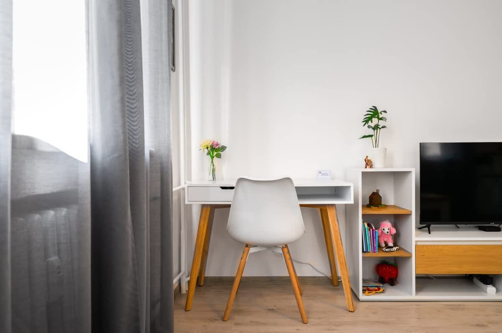 Central 1BD with Workspace &amp; Subway Access - Photo 3