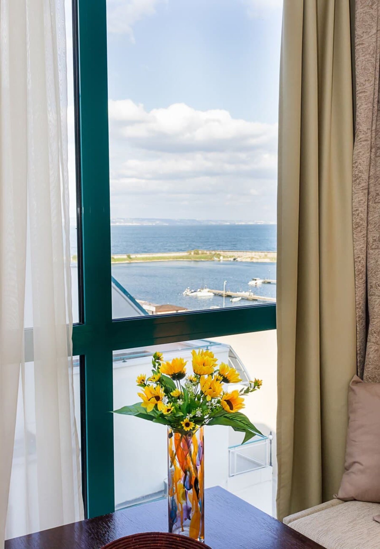 Sunny Studio in Hotel Berlin, Steps from the Beach - Photo 4