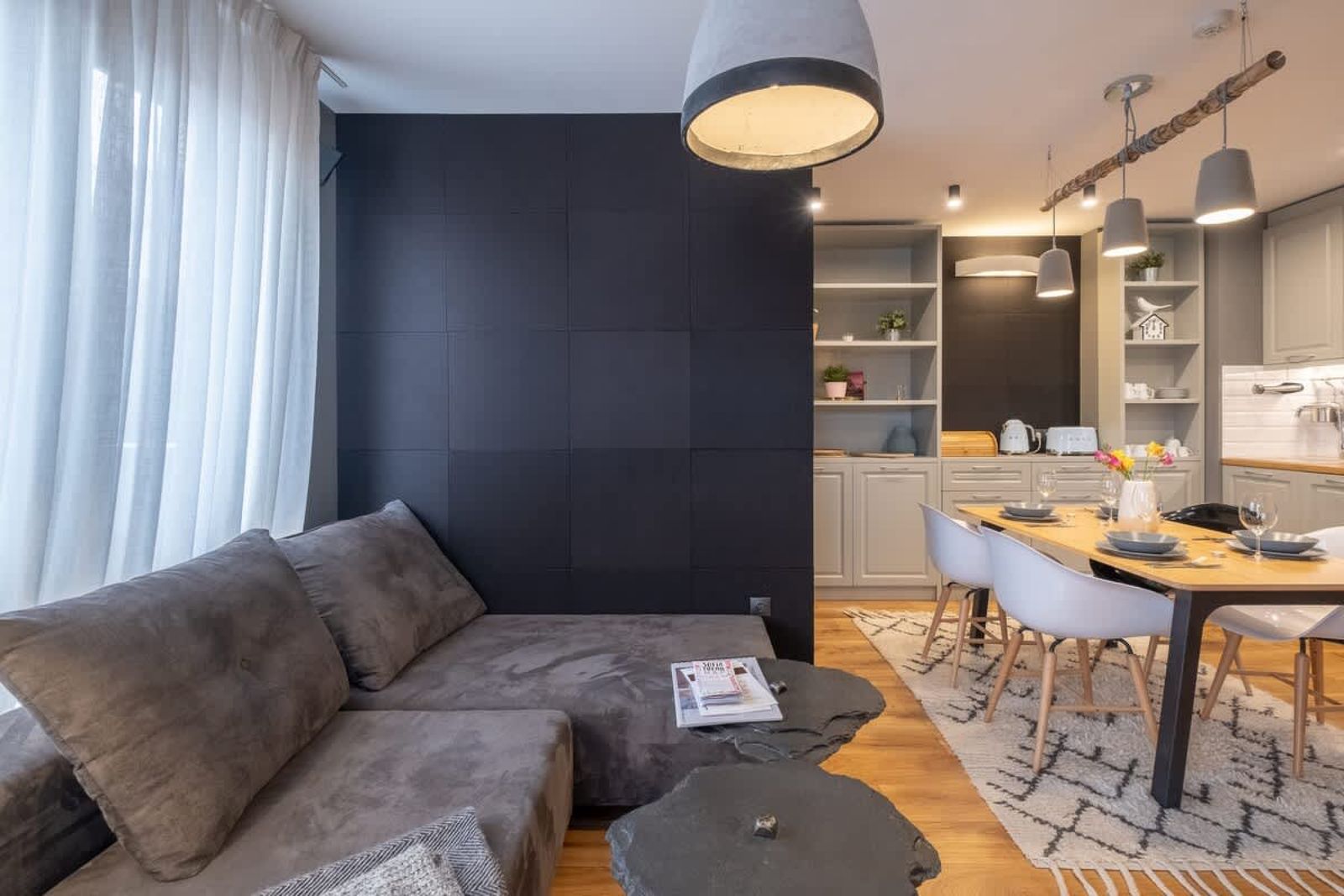 High-end Designer Aprt - AC &amp; Lift &amp; Balcony - Photo 17