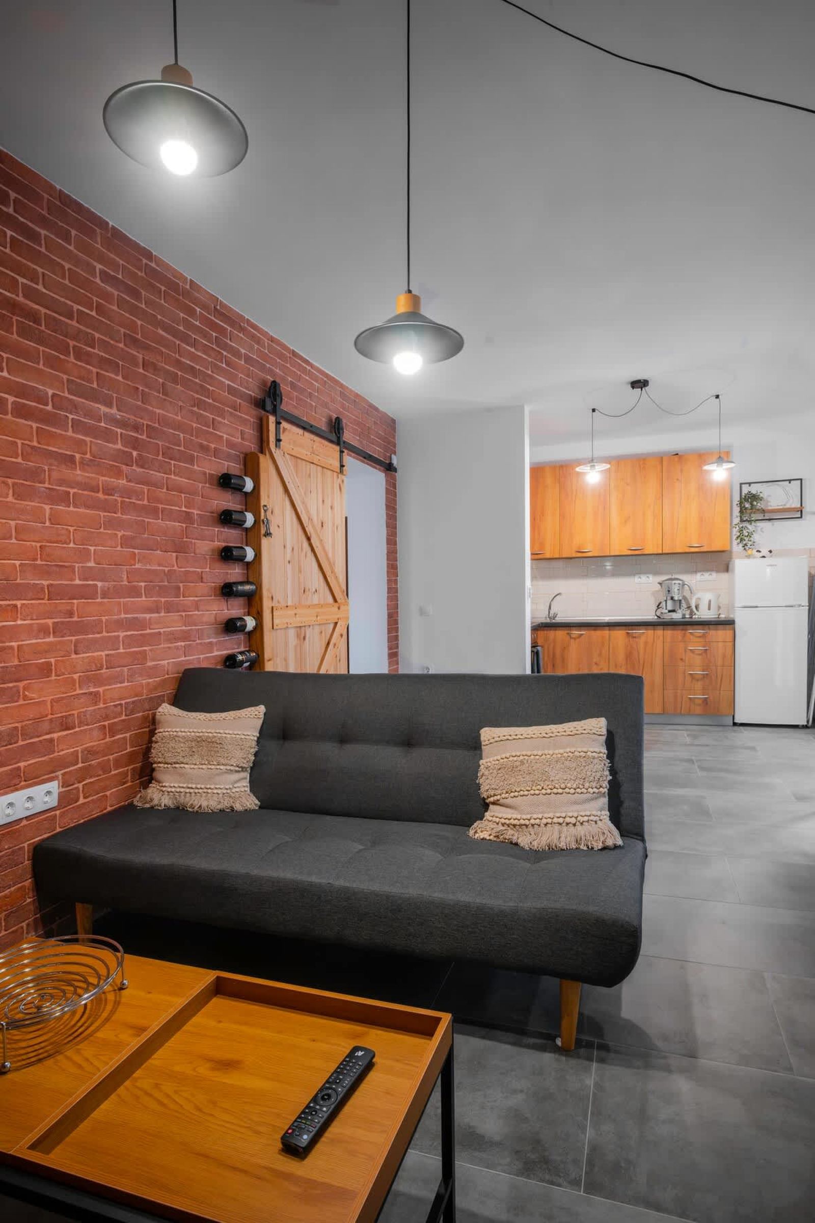 Brick Haven: Contemporary Urban Living Redefined - Photo 8