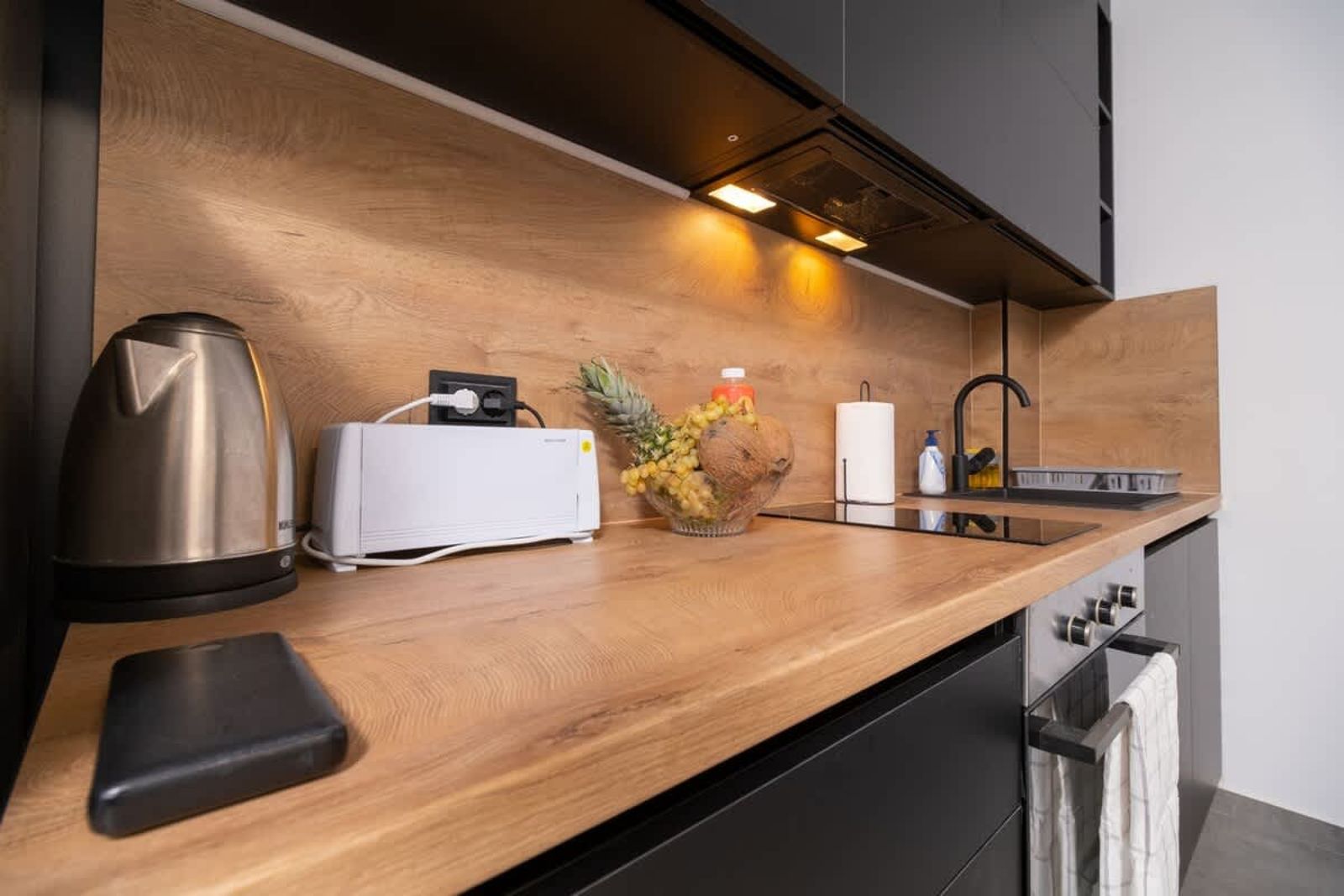 Central Plovdiv: Modern 1BR with Netflix &amp; Balcony - Photo 9