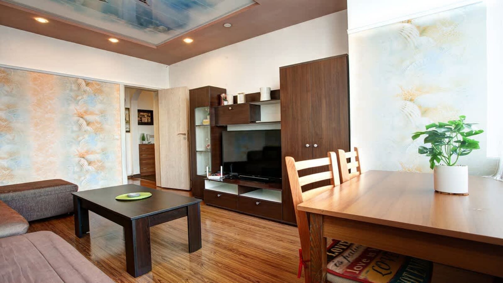 River Apartment - Photo 6