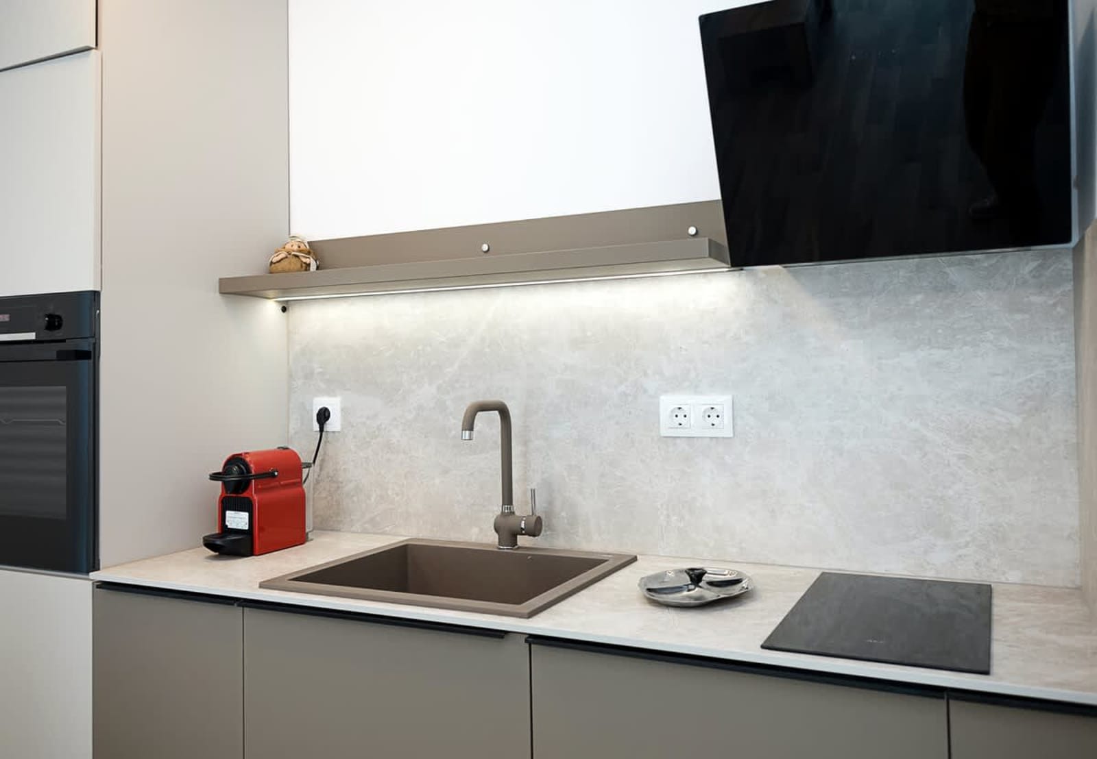 Chic One-Bedroom Getaway in Azur Deluxe Complex - Photo 10