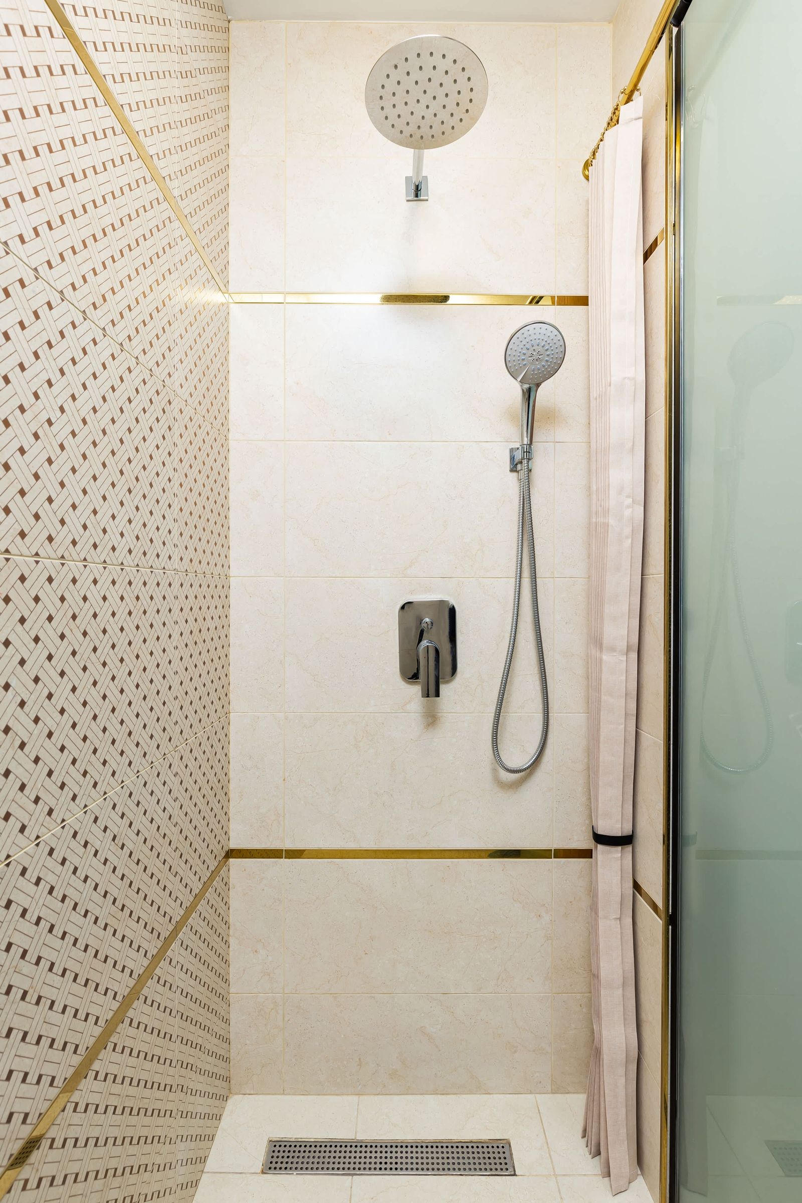 Sunny Modern 1BR Retreat with Cozy Balcony - Photo 29