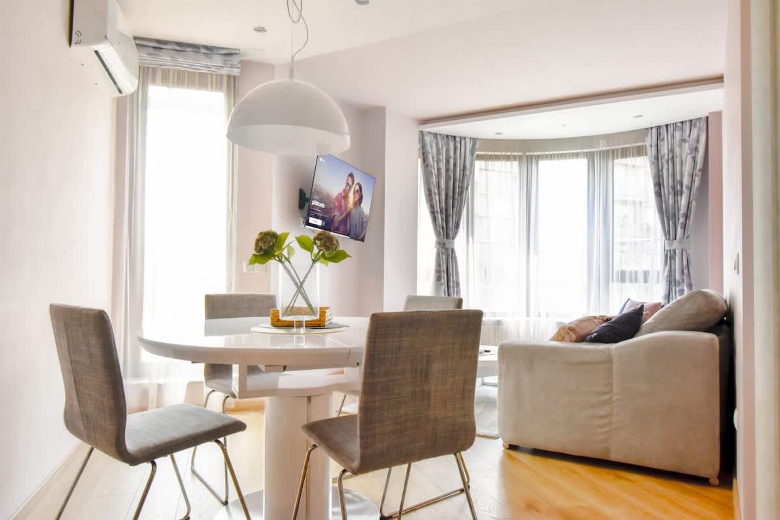 Bright 2BD Apartment with Balcony &amp; Mountain View - Cover Photo