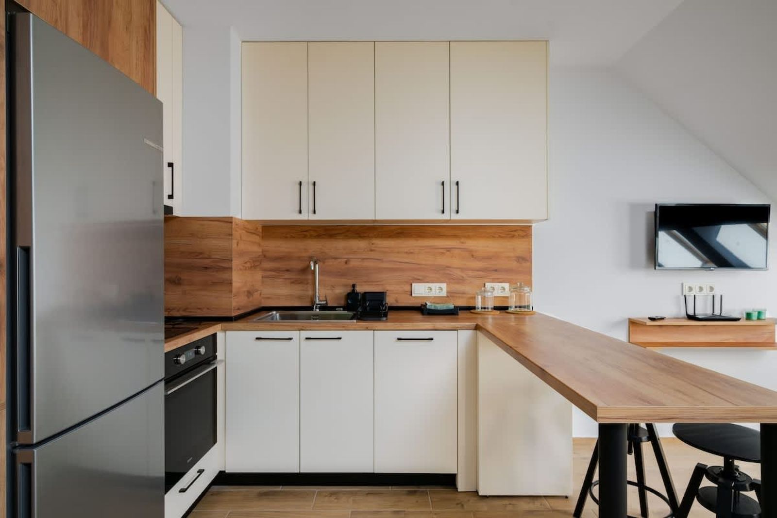 Green Haven Under the Roof - Photo 6