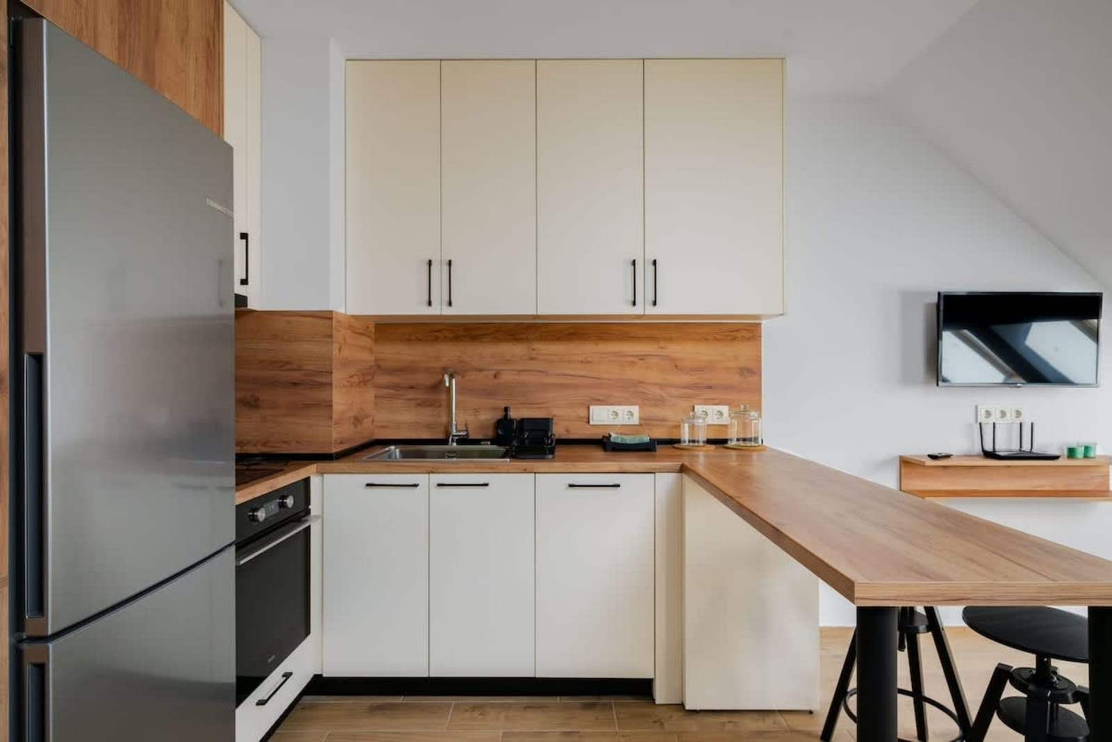 Green Haven Under the Roof - Photo 6