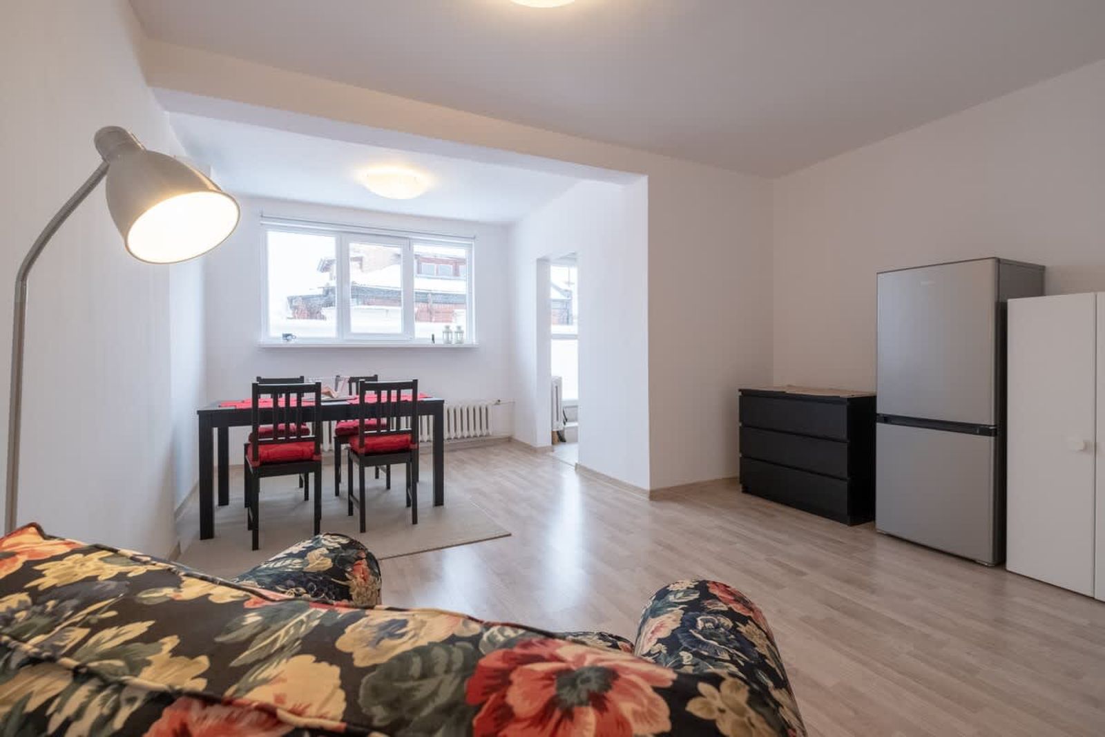 LZ Spacious One Bedroom Apartment in Top Centre - Photo 12