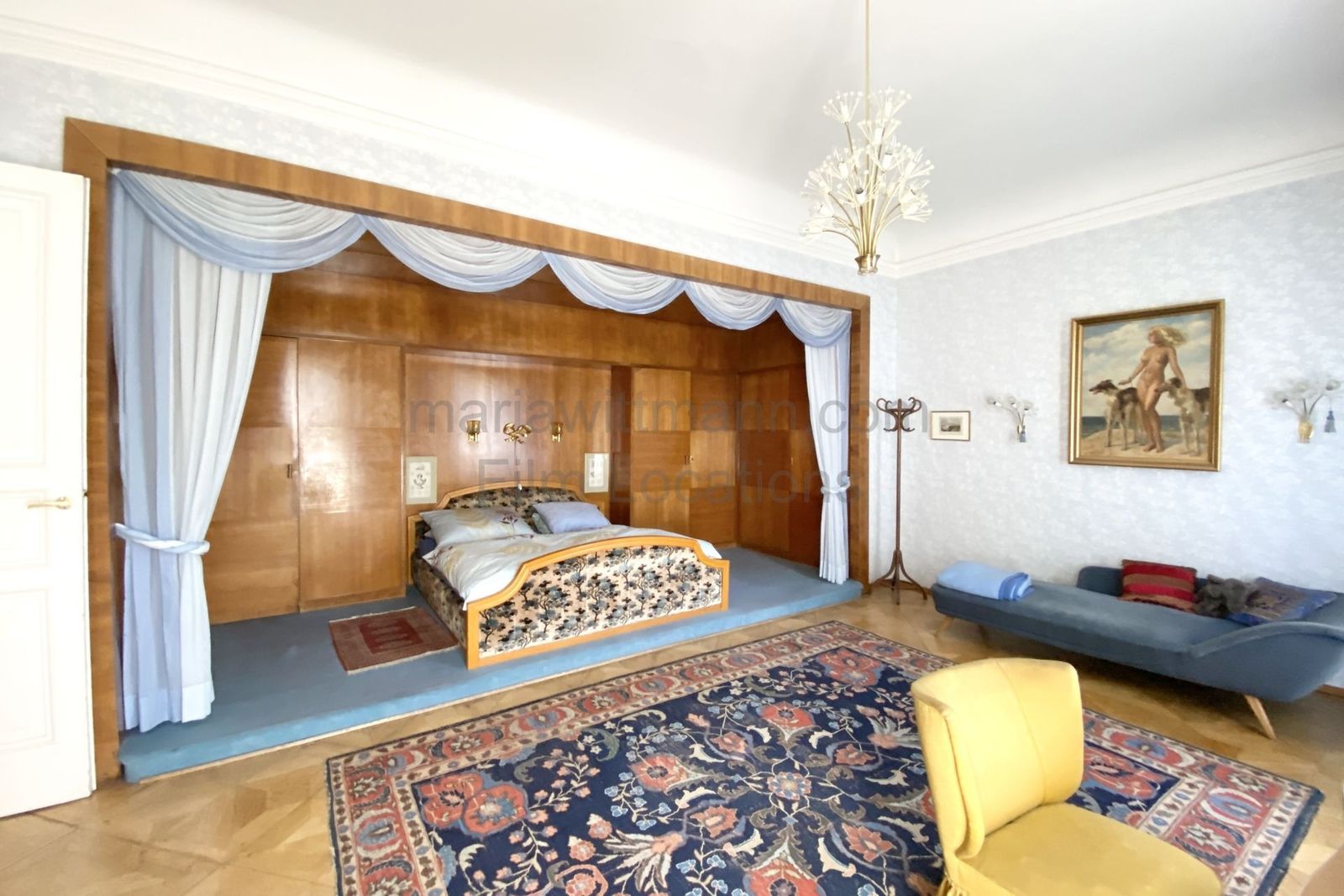 Classic Grand Apartment with Connecting Period Drawing Rooms - Photo 13