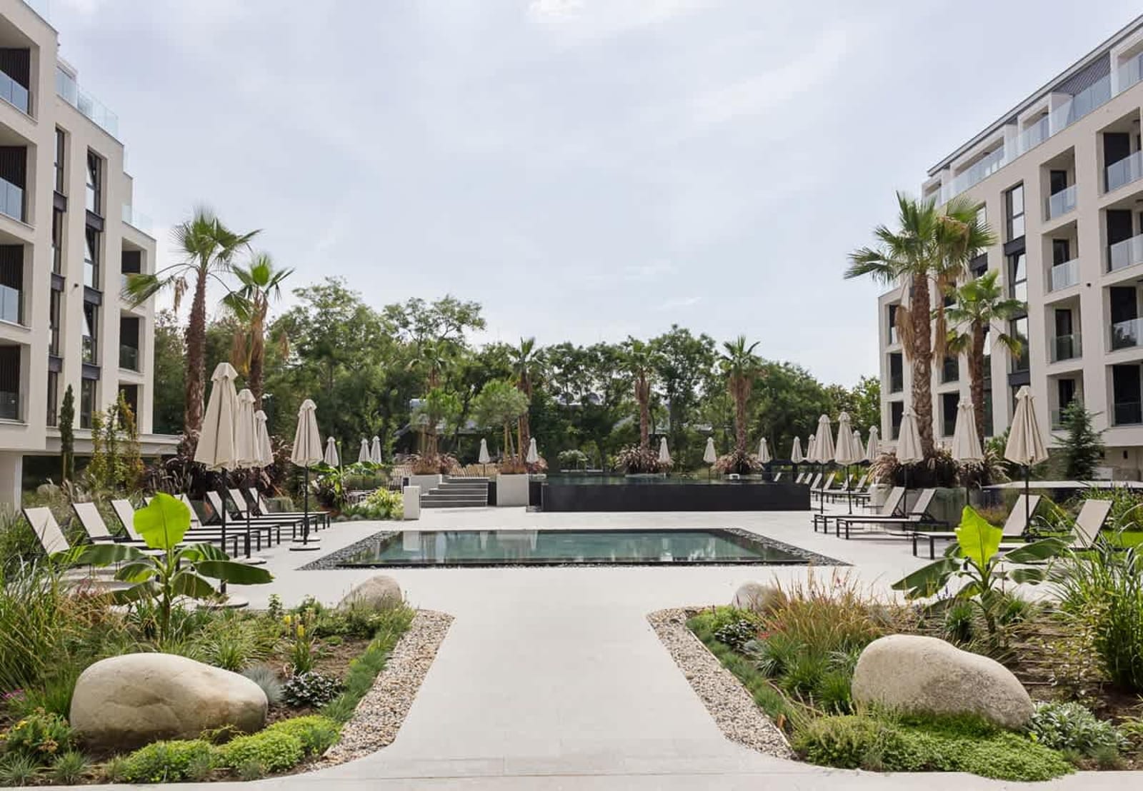 Azur Premium 1BD Flat  Pool &amp; Parking - Photo 12