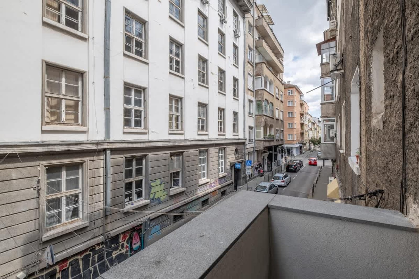 Spacious &amp; Central 2BR with Terrace, Cozy &amp; Modern - Photo 16