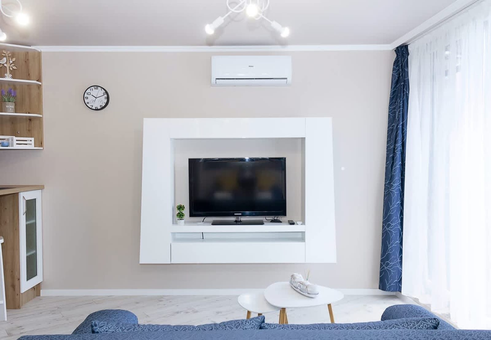 Sunny Blue  One-Bedroom Flat with Balcony - Photo 13