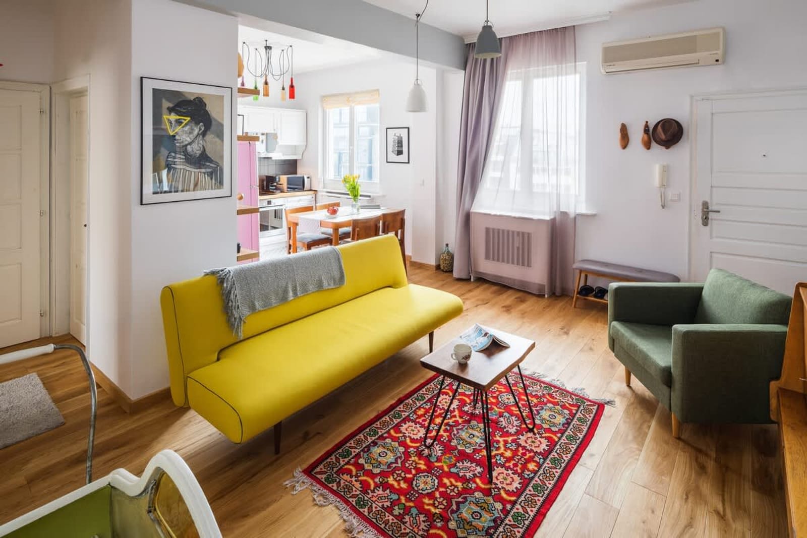 Eclectic and boutique designers apartment/ parking - Photo 19