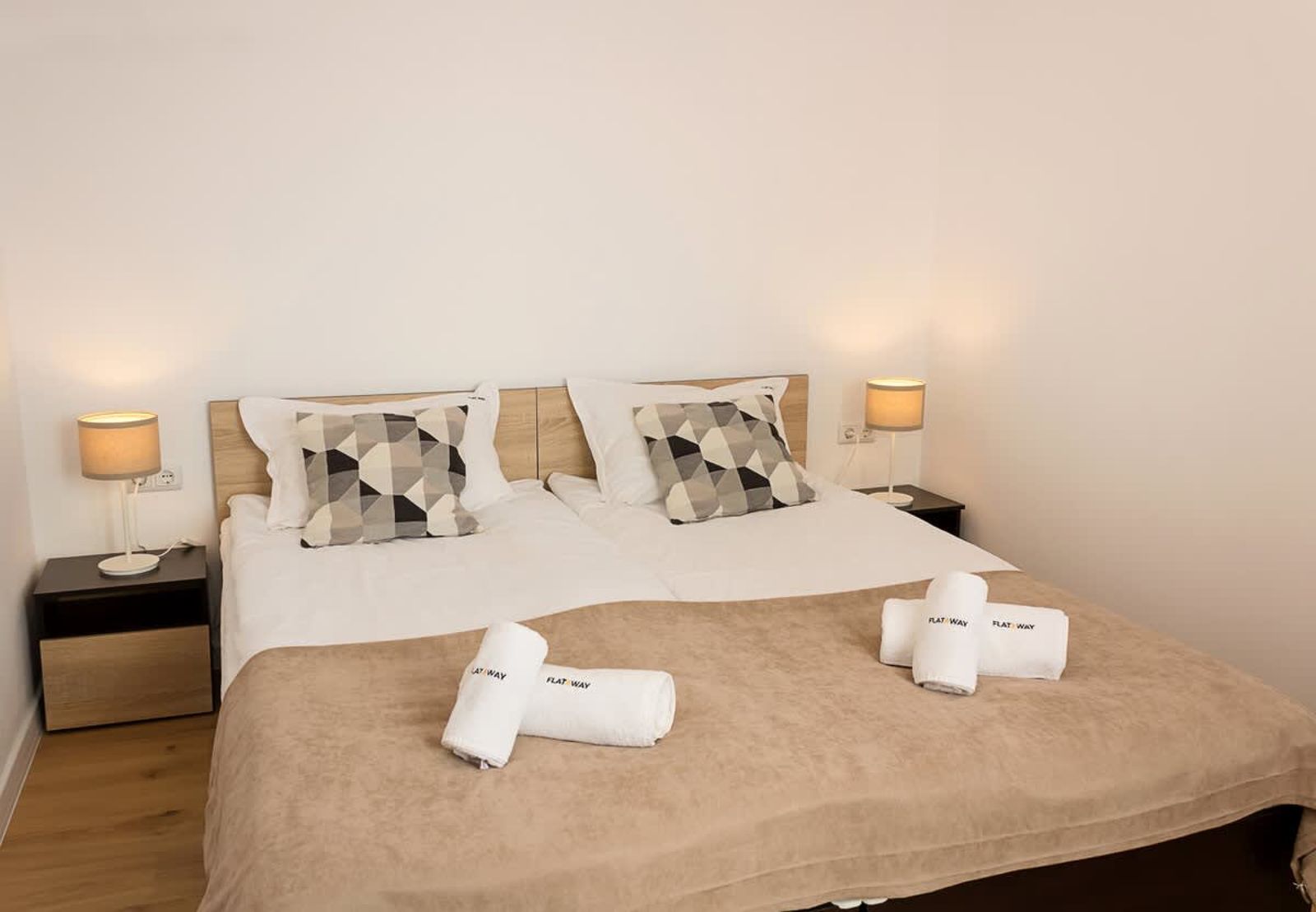 Seaview Haven: Elegant 2BD Flat in Balchik - Photo 19