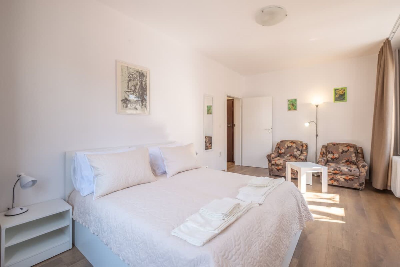 Peaceful downtown location - 2 bedroom apartment - Photo 13