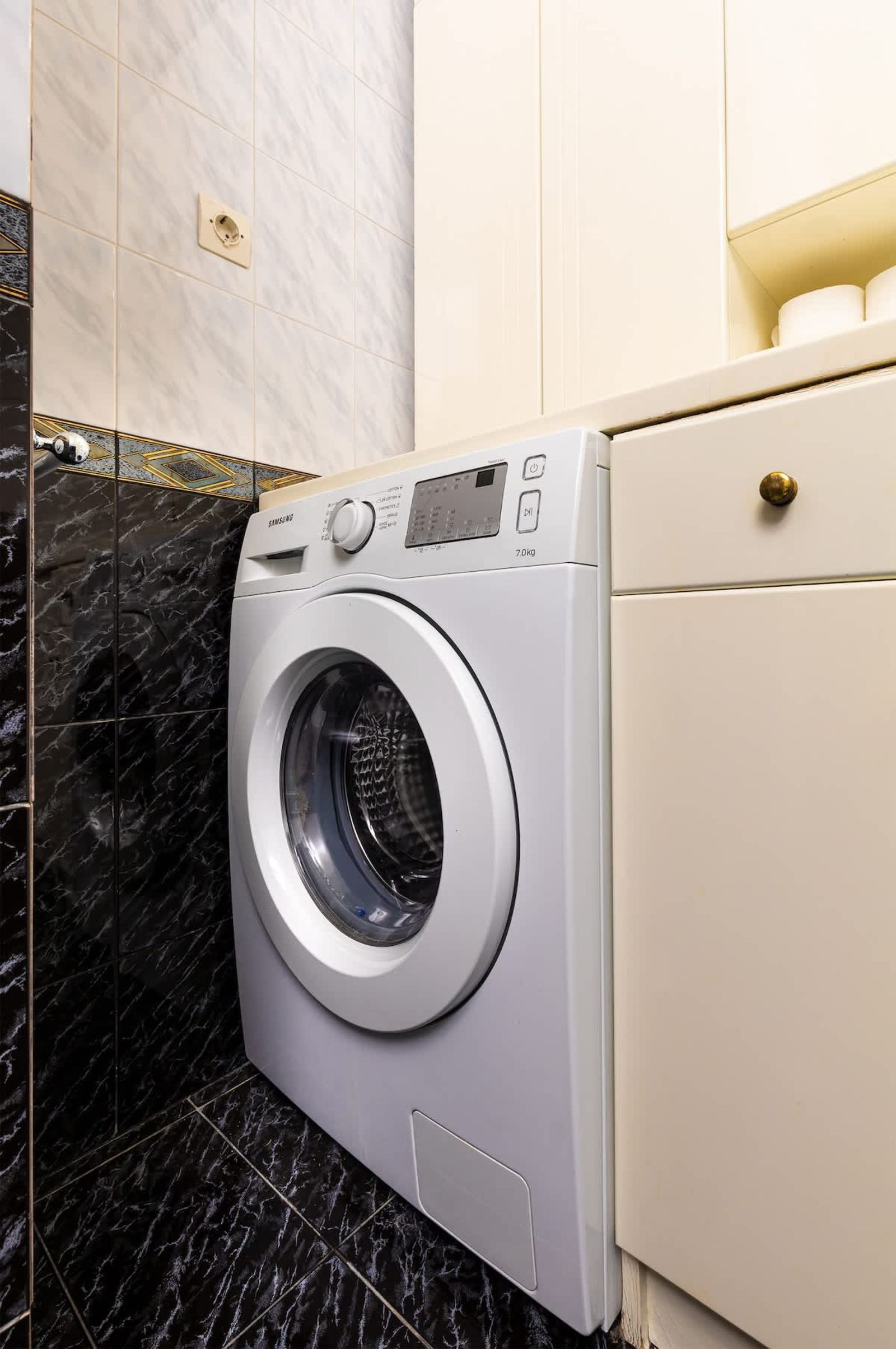 Spacious 2-Bedroom Maisonette in City Centre - Photo 21