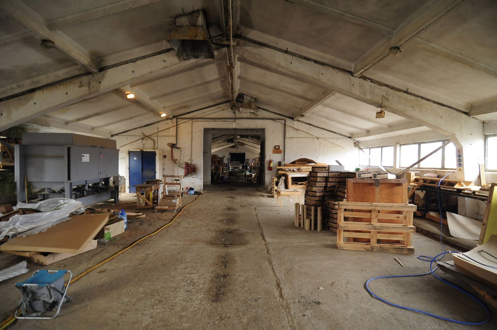 Industrial building - woodworking/carpentry shop, old cow barns - former collective farm from the socialist regime - Photo 18
