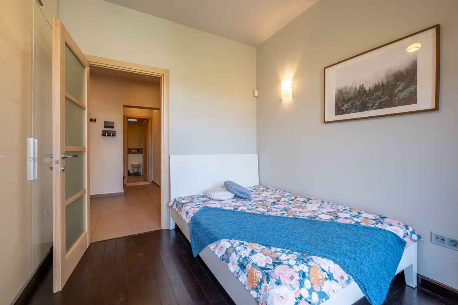 Spacious &amp; Modern 2BD/2BA Flat | Prime Location - Photo 28