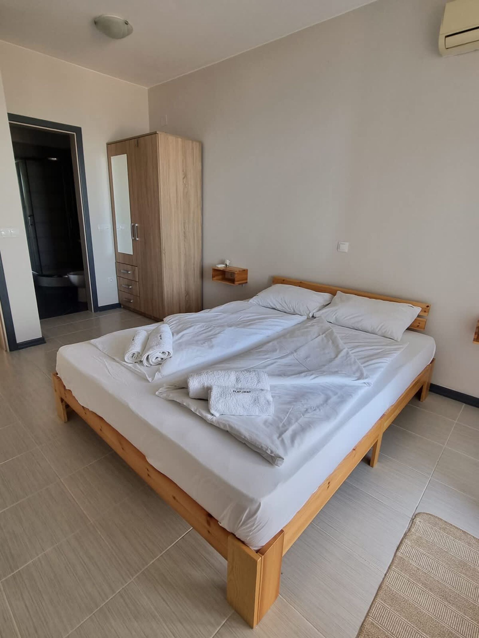 Spacious 3BD flat with Parking and Sea View - Photo 25