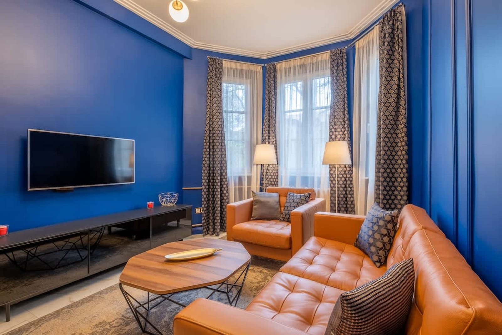 Sofia’s Classy Blu -2 Bedrooms - Photo 6