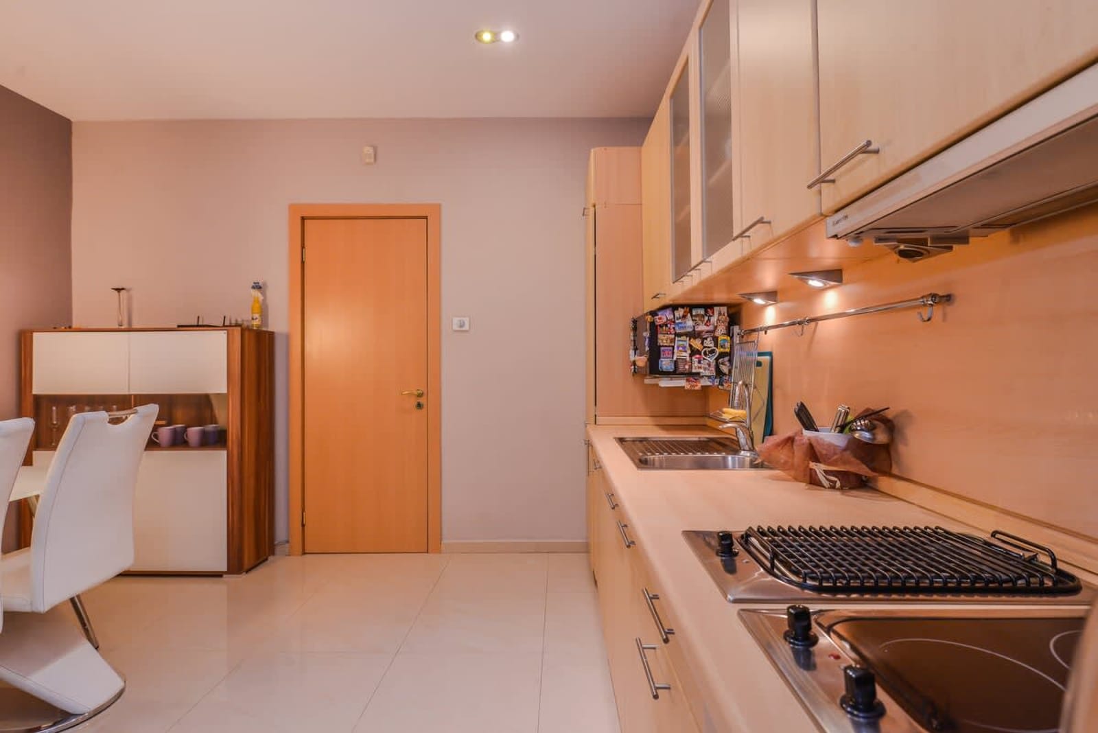 Extravaganzzo - Super Central One Bedroom Modern - Photo 15