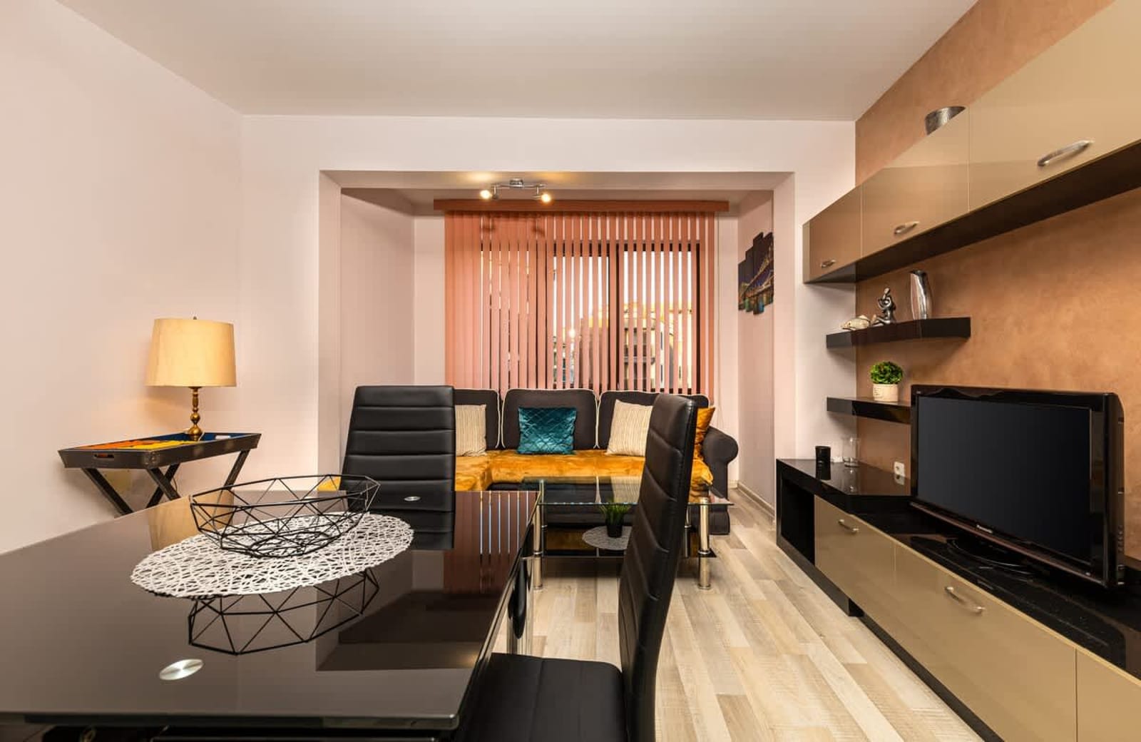 Downtown 1BD Apartment w/ Cosy Balcony - Photo 2