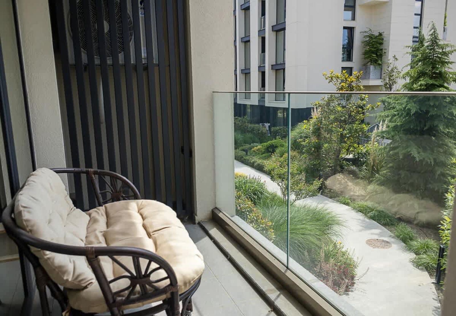 Chic One-Bedroom Getaway in Azur Deluxe Complex - Photo 4