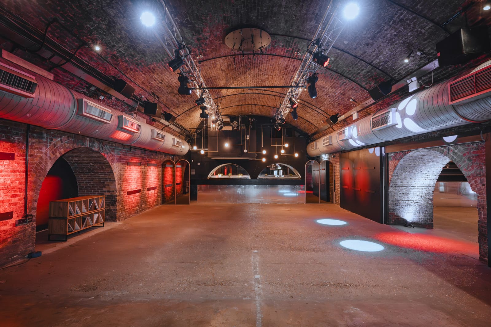 Three Railway Arch Industrial Venue with a Courtyard in Shoreditch - Photo 13