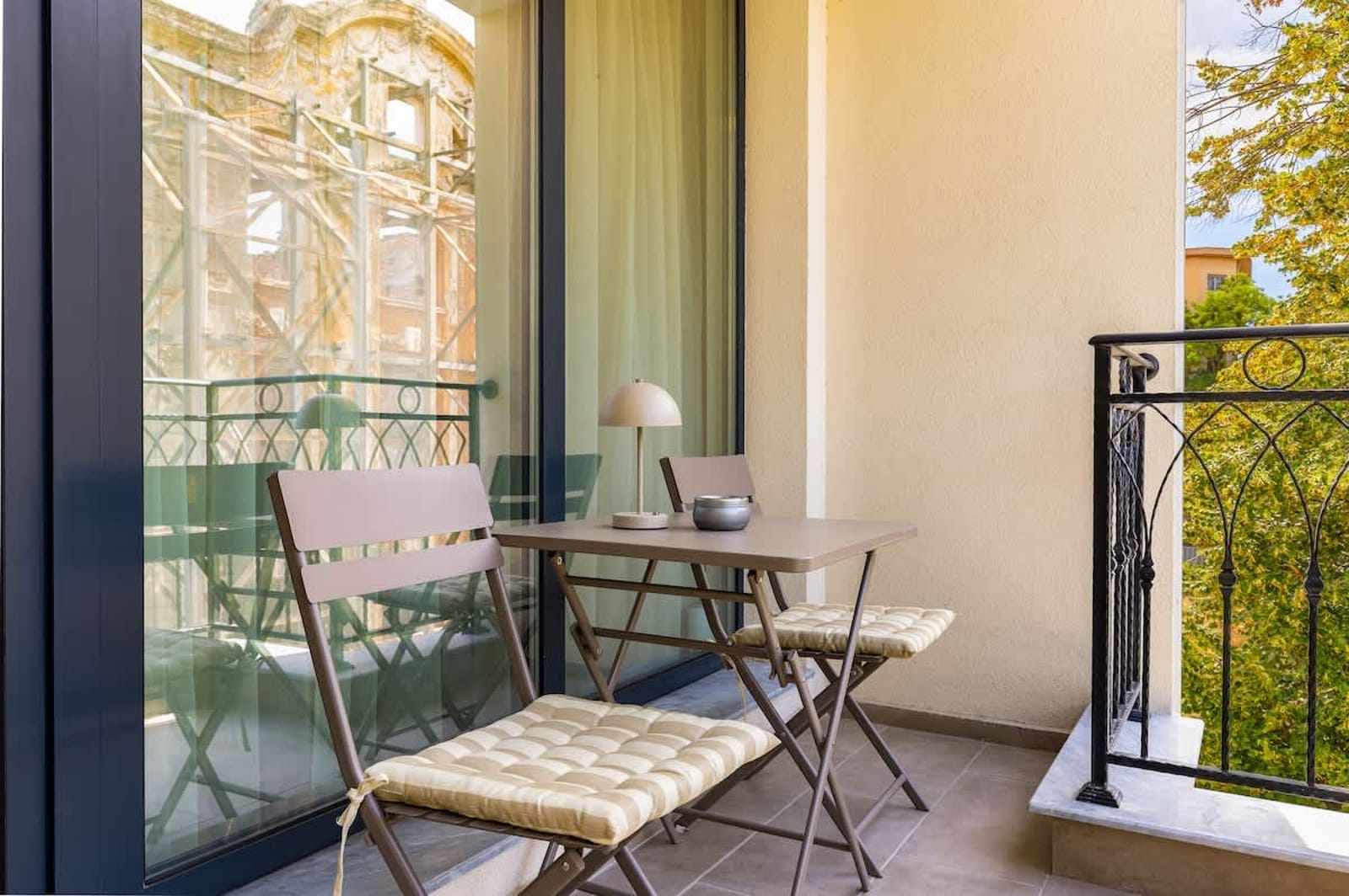 Downtown Modern Studio with Balcony - Photo 15