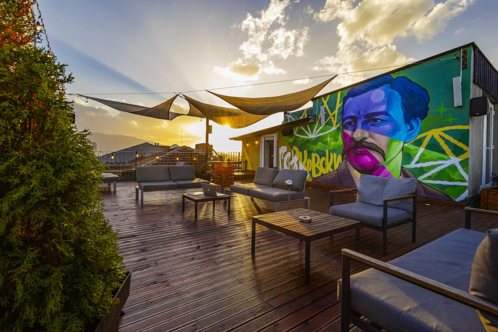 Cinematic modern co-working space in Sofia - Photo 10