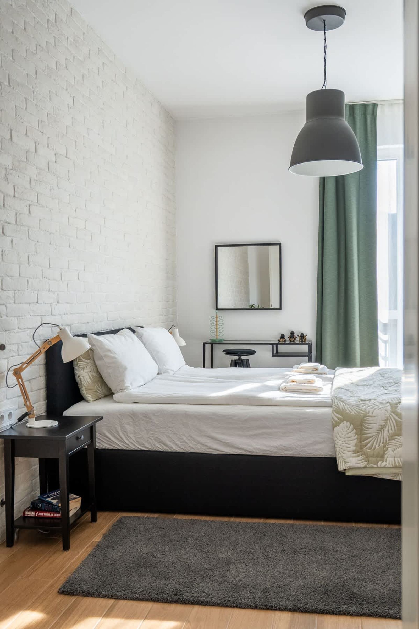 Elegant Getaway Near Iconic Eagles' Bridge - Photo 3