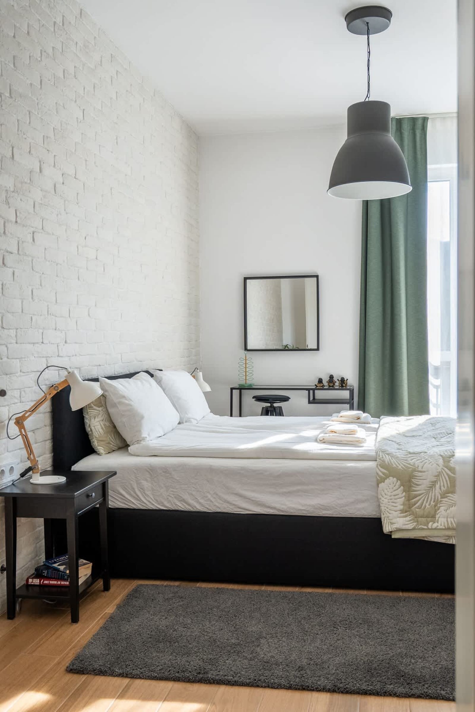 Elegant Getaway Near Iconic Eagles' Bridge - Photo 3